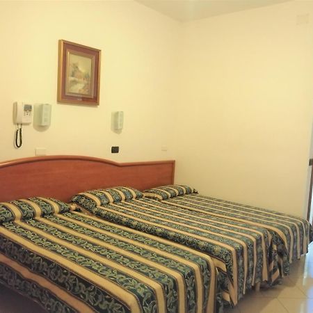 Hotel Villa Linda - Family Hotel - Nuova Costruzione Antisismica ريتشوني المظهر الخارجي الصورة