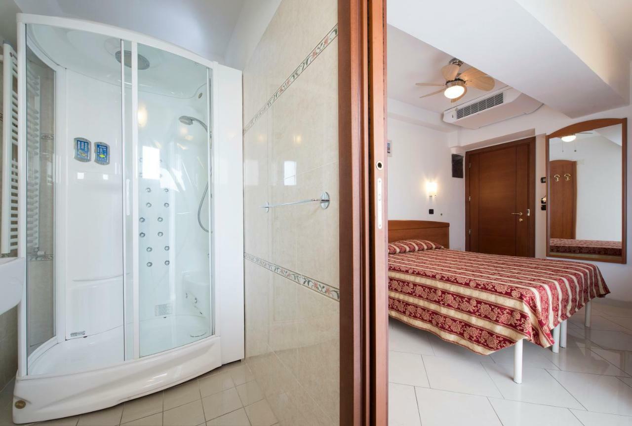 Hotel Villa Linda - Family Hotel - Nuova Costruzione Antisismica ريتشوني المظهر الخارجي الصورة
